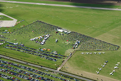 Airshow crowd